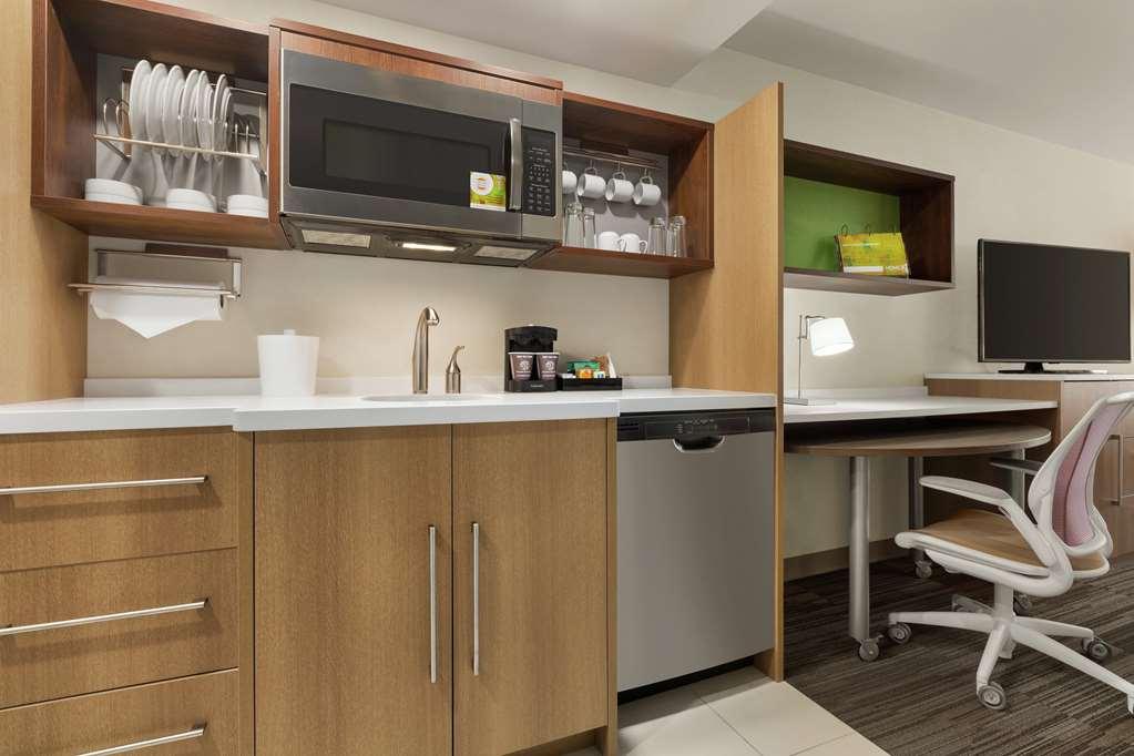 Hotel Home2 By Hilton Airport