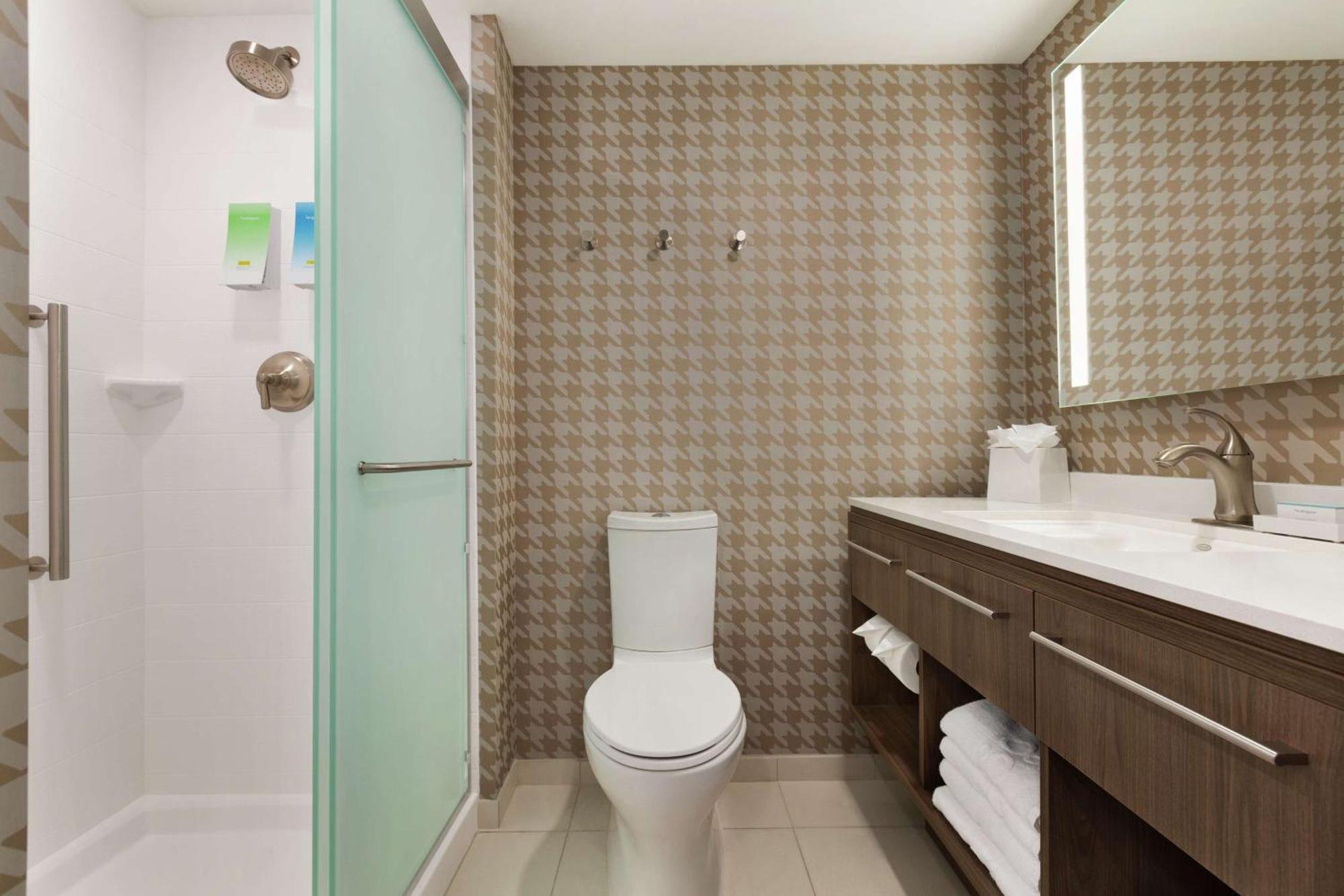 Home2 By Hilton Airport Hotel 3*